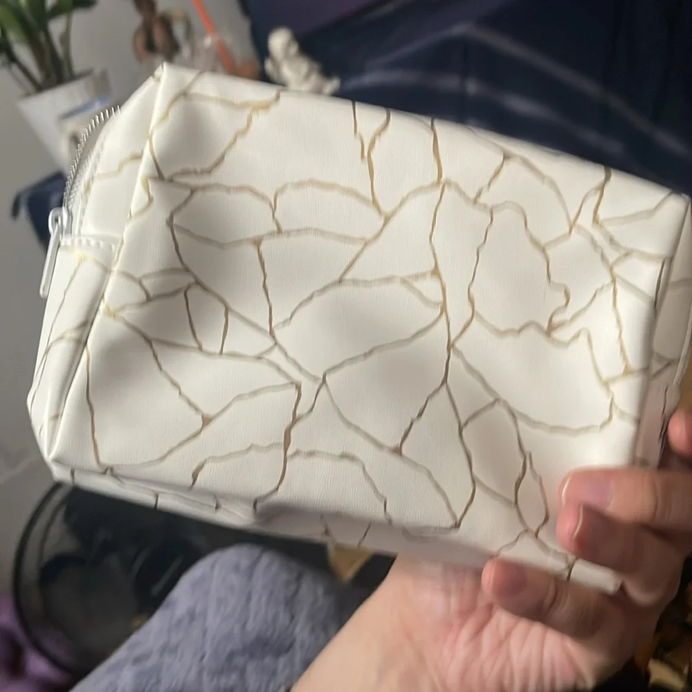 YSL Beauté White and Gold Makeup Bag - Picture 3 of 7